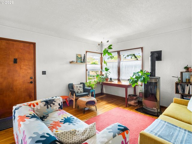 2025 Se CARUTHERS St 2, Portland, OR 97214