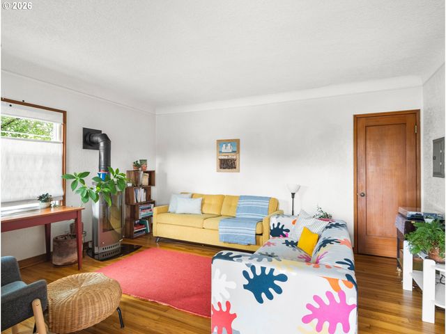 2025 Se CARUTHERS St 2, Portland, OR 97214
