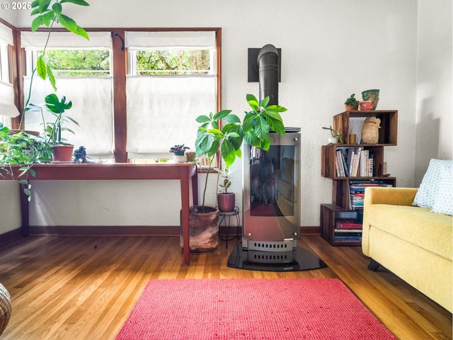 2025 Se CARUTHERS St 2, Portland, OR 97214