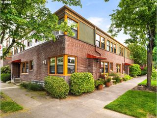 2025 Se CARUTHERS St 2, Portland, OR 97214