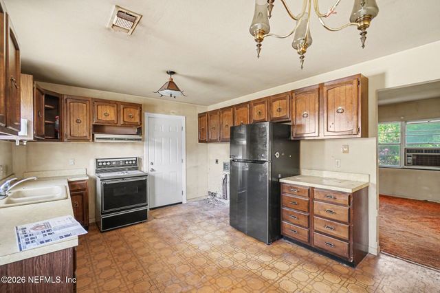 3026 BESSENT Road, Jacksonville, FL 32218