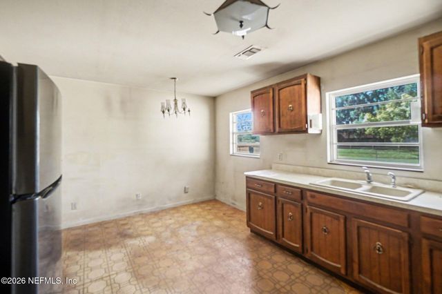 3026 BESSENT Road, Jacksonville, FL 32218