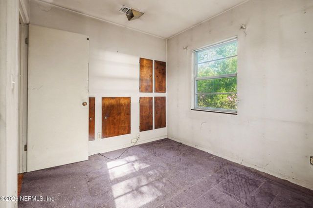 3026 BESSENT Road, Jacksonville, FL 32218