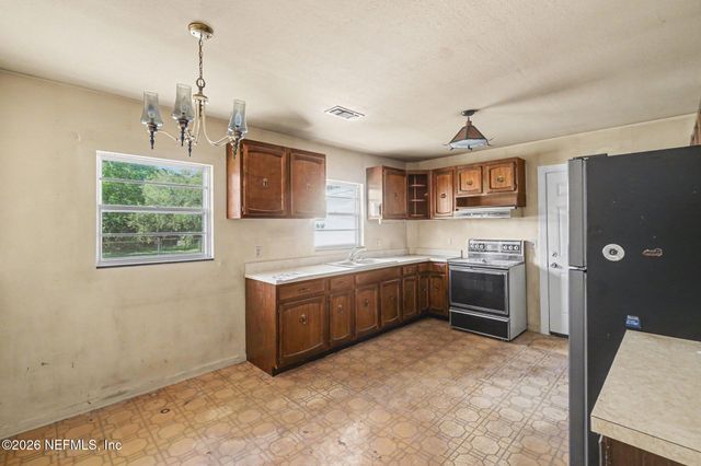 3026 BESSENT Road, Jacksonville, FL 32218