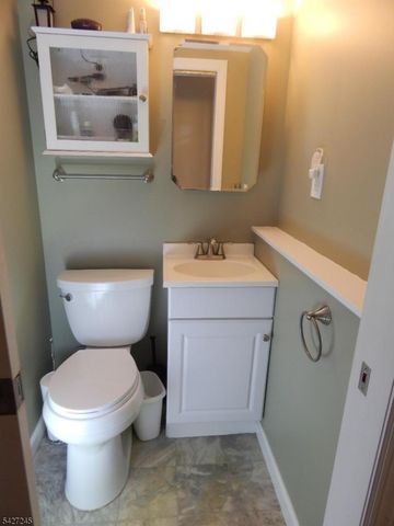 10 Lewis Rd, Montvale Boro, NJ 07645