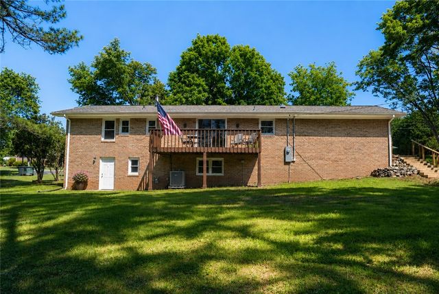 634 Middle Park Drive, Seneca, SC 29672