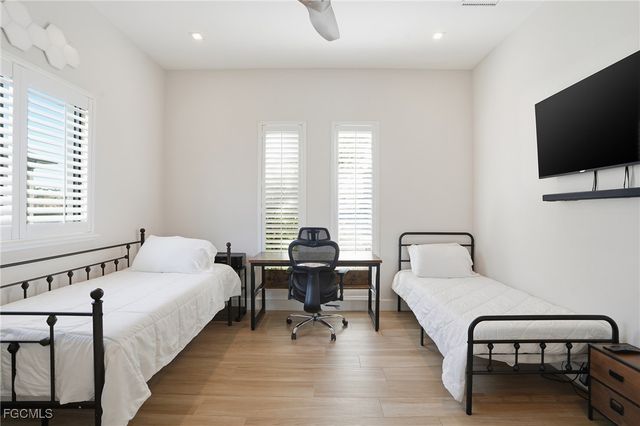 1815 Cape Coral PKWY W, Cape Coral, FL 33914