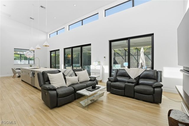 1815 Cape Coral PKWY W, Cape Coral, FL 33914