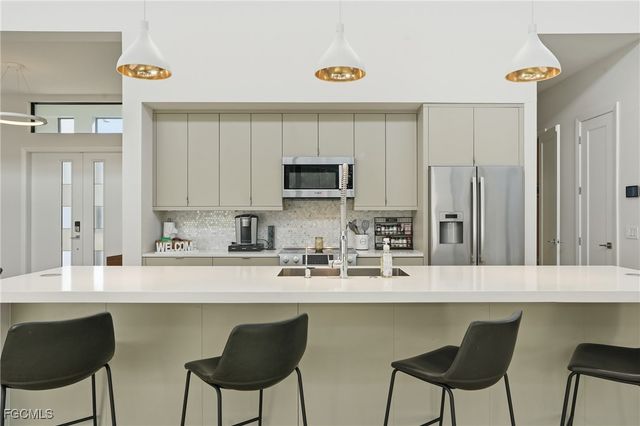 1815 Cape Coral PKWY W, Cape Coral, FL 33914