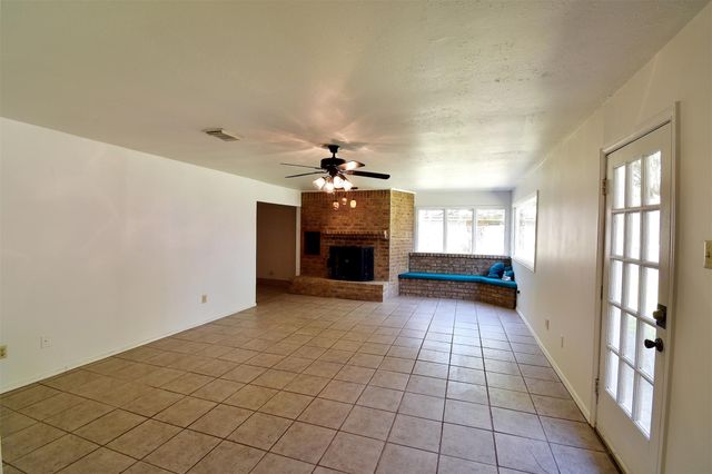 8510 Robindell Drive, Houston, TX 77074