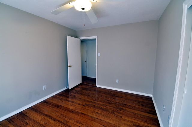 8510 Robindell Drive, Houston, TX 77074