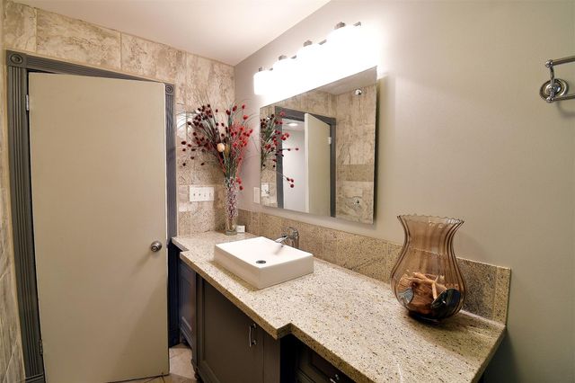 8510 Robindell Drive, Houston, TX 77074