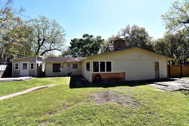 8510 Robindell Drive, Houston, TX 77074