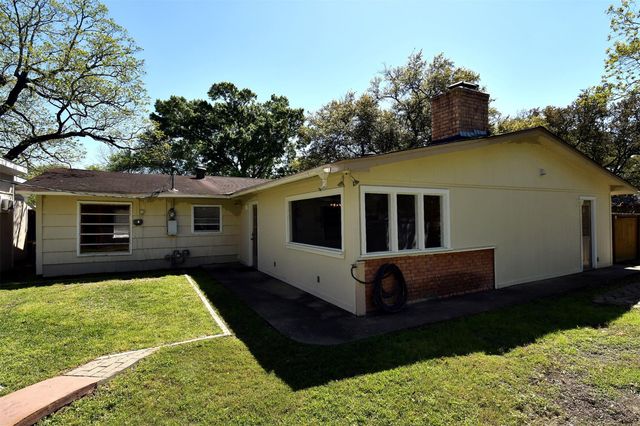 8510 Robindell Drive, Houston, TX 77074