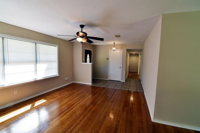 8510 Robindell Drive, Houston, TX 77074