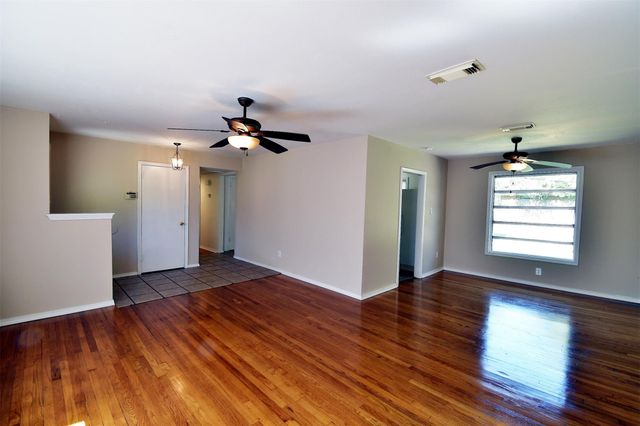 8510 Robindell Drive, Houston, TX 77074