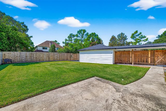 10935 Piping Rock Lane, Houston, TX 77042