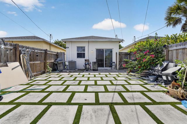 609 N F Street N, Lake Worth, FL 33460