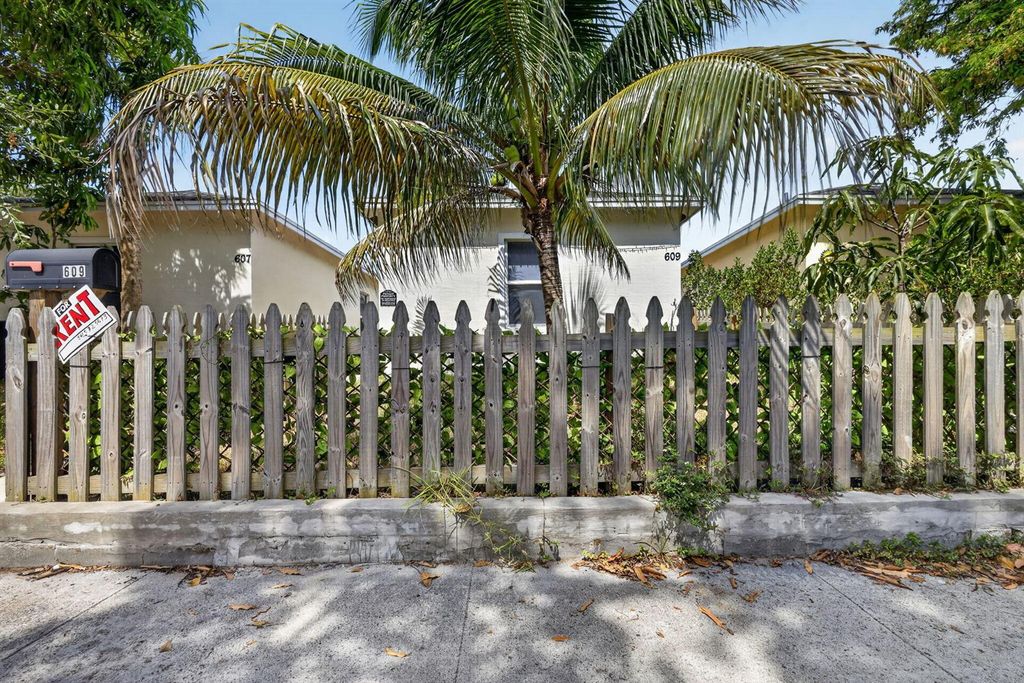 609 N F Street N, Lake Worth, FL 33460