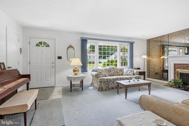 11 STURBRIDGE DR, Wilmington, DE 19810