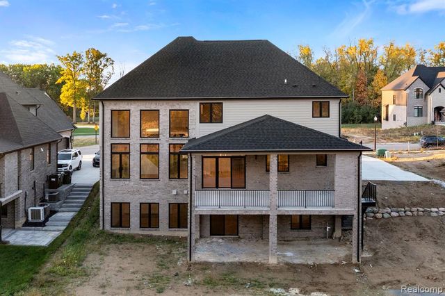 2455 Buckthorn Drive, Shelby Twp, MI 48316