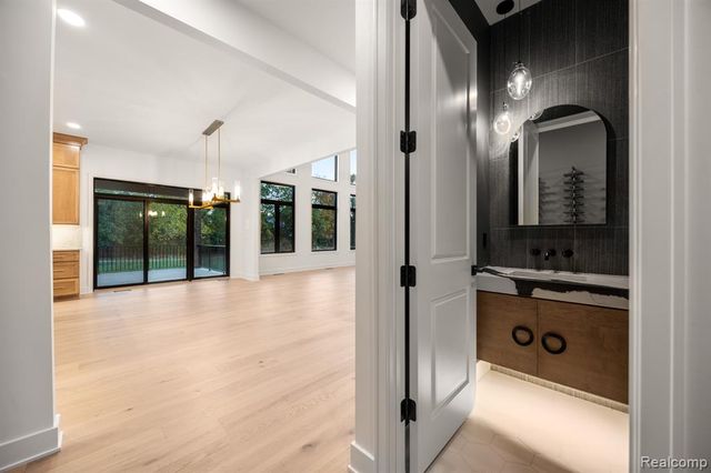 2455 Buckthorn Drive, Shelby Twp, MI 48316