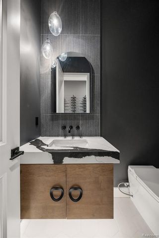 2455 Buckthorn Drive, Shelby Twp, MI 48316