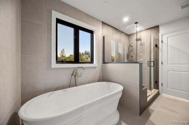 2455 Buckthorn Drive, Shelby Twp, MI 48316