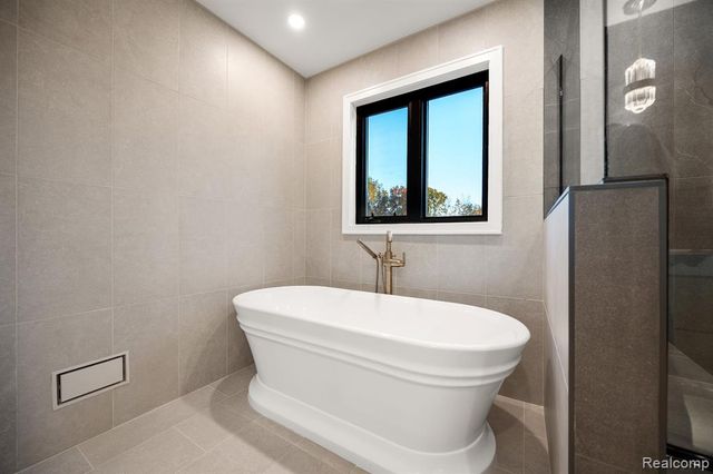 2455 Buckthorn Drive, Shelby Twp, MI 48316