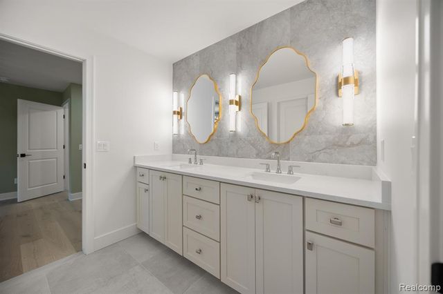 2455 Buckthorn Drive, Shelby Twp, MI 48316