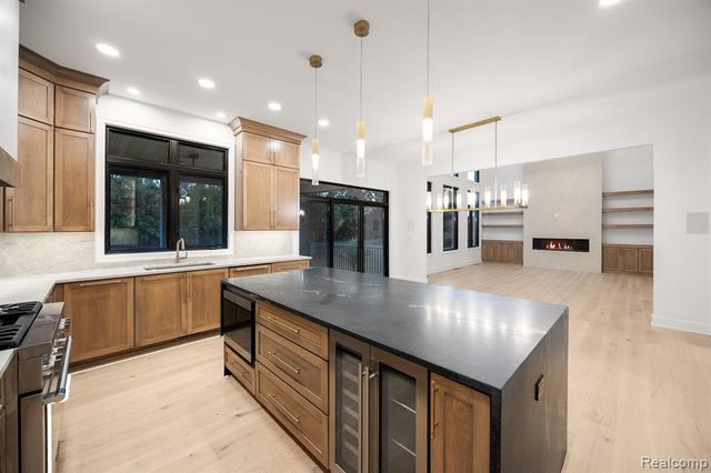 2455 Buckthorn Drive, Shelby Twp, MI 48316