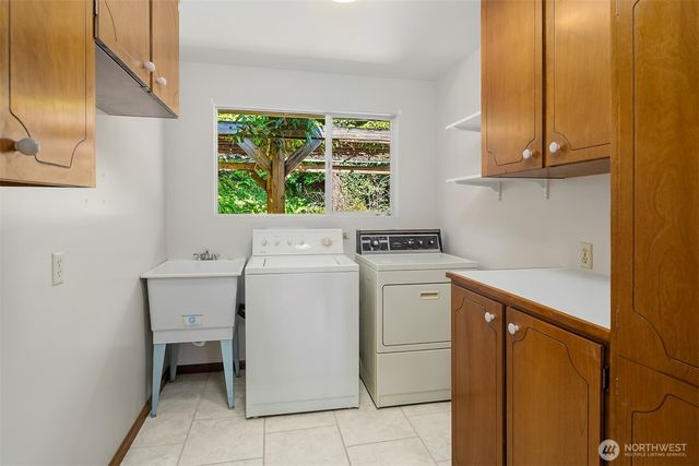 7921 E Mercer Way, Mercer Island, WA 98040