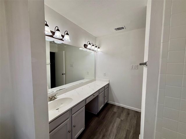 8299 Cambridge Street 2002, Houston, TX 77054