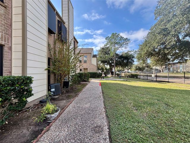 8299 Cambridge Street 2002, Houston, TX 77054