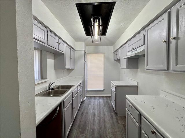 8299 Cambridge Street 2002, Houston, TX 77054