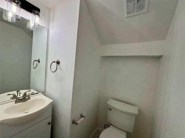 8299 Cambridge Street 2002, Houston, TX 77054