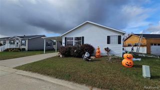 115 Pine Lakes Drive, Lapeer, MI 48446