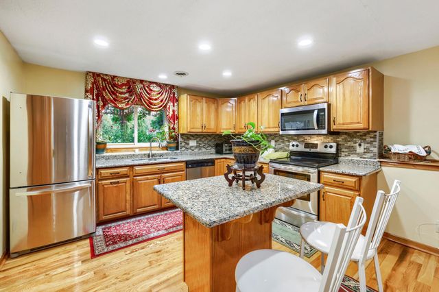 7200 89th Avenue N, Brooklyn Park, MN 55445