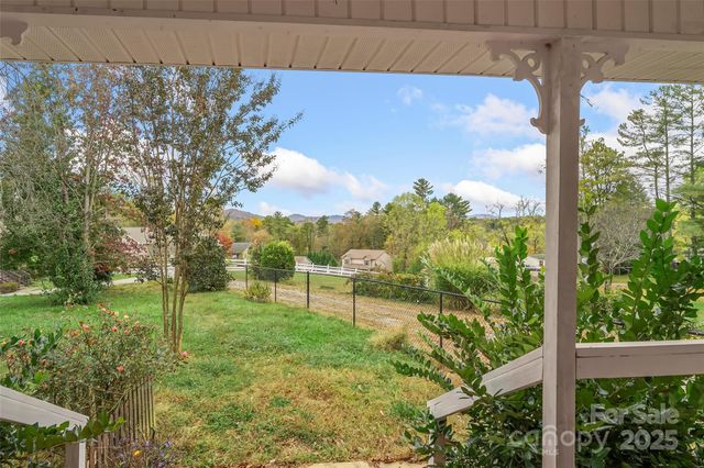 10 Haven Crest Lane, Fletcher, NC 28732