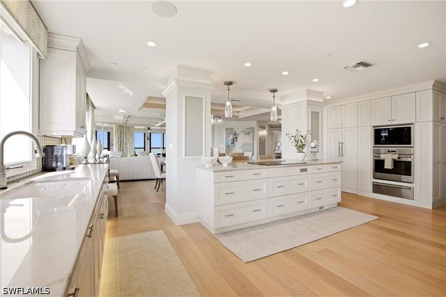 8171 Bay Colony DR 801, Naples, FL 34108