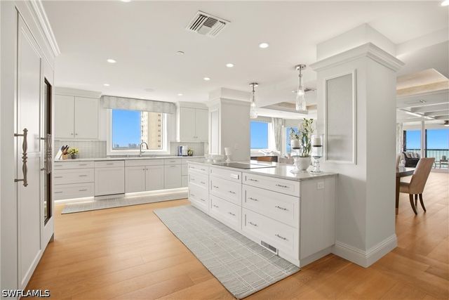 8171 Bay Colony DR 801, Naples, FL 34108