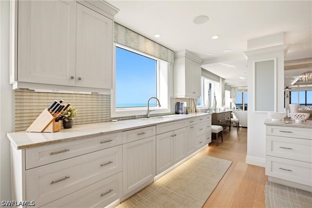 8171 Bay Colony DR 801, Naples, FL 34108