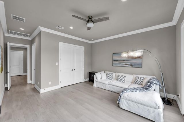 22 Lakeside Cove, The Woodlands, TX 77380