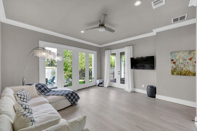 22 Lakeside Cove, The Woodlands, TX 77380