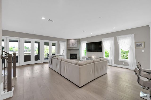 22 Lakeside Cove, The Woodlands, TX 77380
