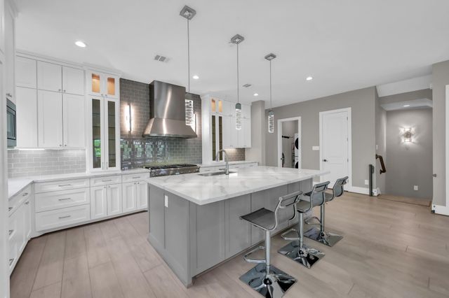 22 Lakeside Cove, The Woodlands, TX 77380