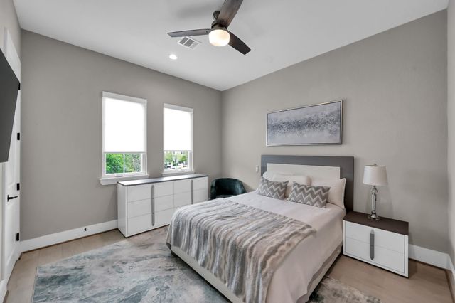 22 Lakeside Cove, The Woodlands, TX 77380