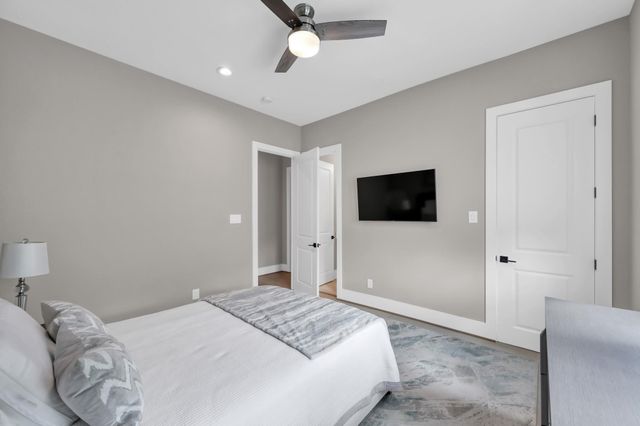 22 Lakeside Cove, The Woodlands, TX 77380