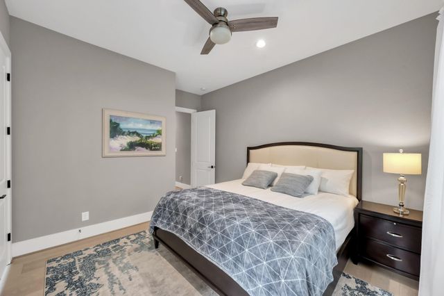 22 Lakeside Cove, The Woodlands, TX 77380