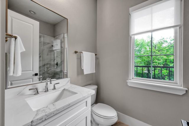 22 Lakeside Cove, The Woodlands, TX 77380
